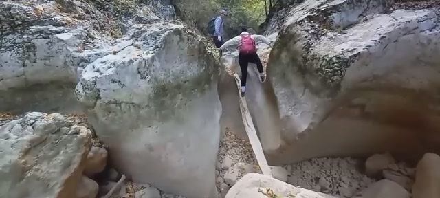 Самое красивое место в Крыму - Большой каньон. Впечатляет.