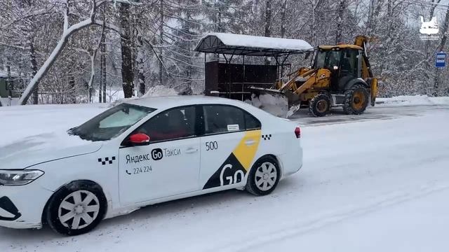 Всем досталось: в Иркутске снегопад осложнил дорожную обстановку