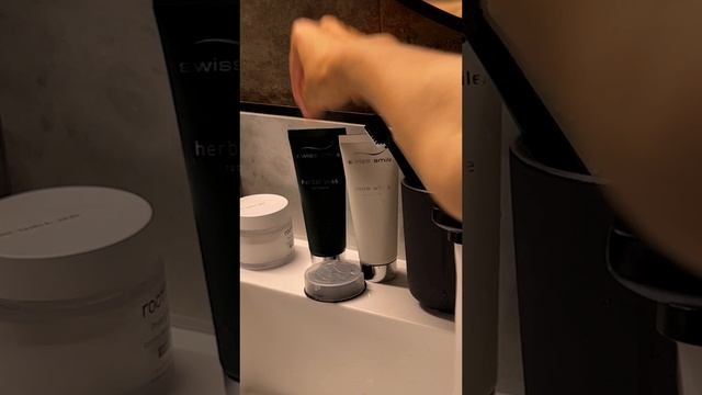 Забота о полости рта днем и ночью вместе с продукцией Swiss smile...