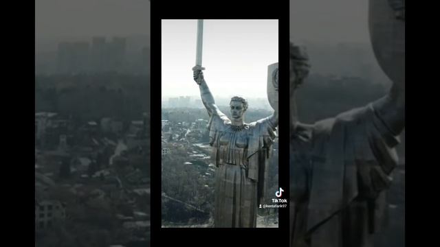 «Родина-мать в Киеве: символ истории и споров»