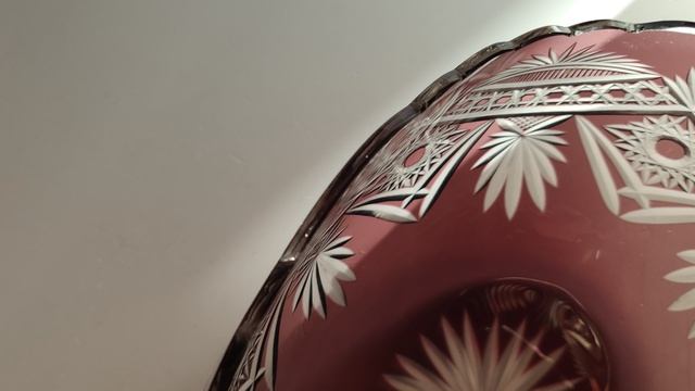 Ладья, ваза, конфетница из резного марганцевого стекла