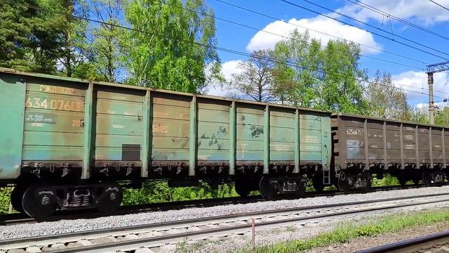 Электровоз ВЛ11-253/224Б c грузовым поездом