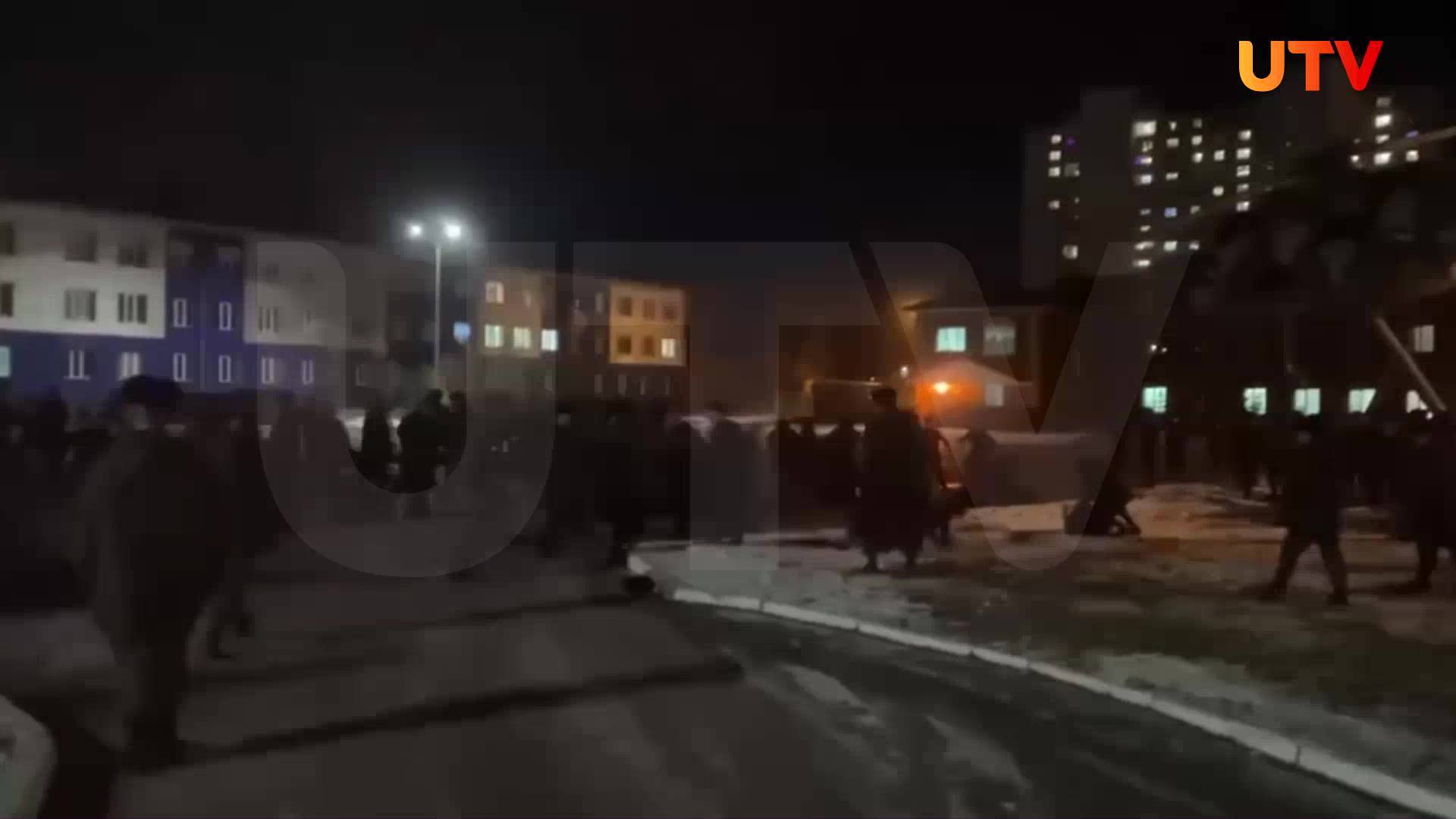 Около 100 курсантов кадетского корпуса устроили массовую потасовку на плацу