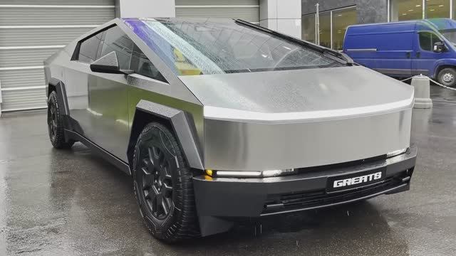 Tesla Cybertruck 2025