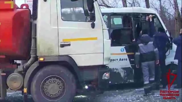 ‼️В Электростали бензовоз въехал в маршрутку — появился момент столкновения‼️