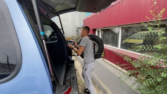 Toyota Hilux Surf пилены по заду