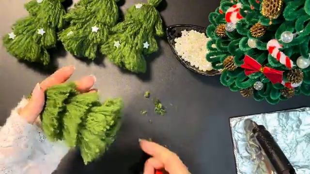 Своими руками декор к Рождеству 🎄, елочки из пряжи 🧶