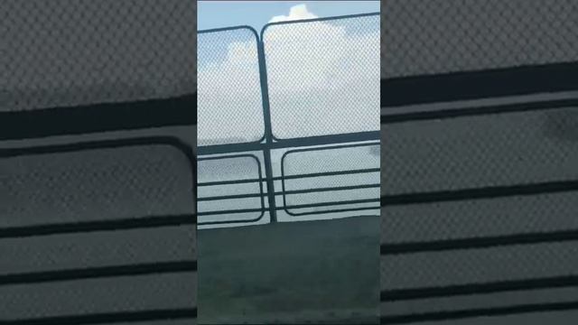Вид Ангары с плотины Братской ГЭС.