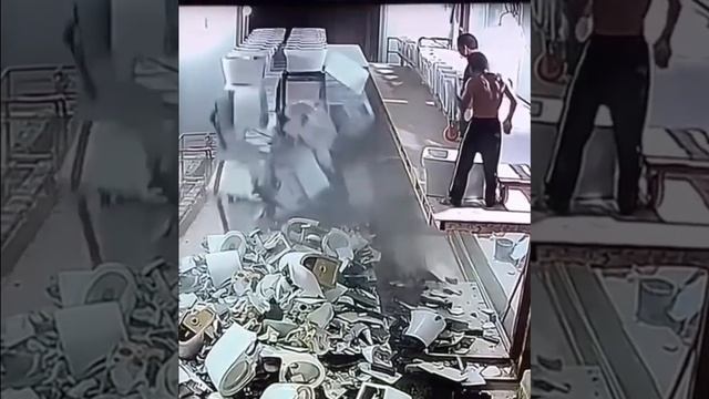 Катастрофа на заводе изготовления унитазов