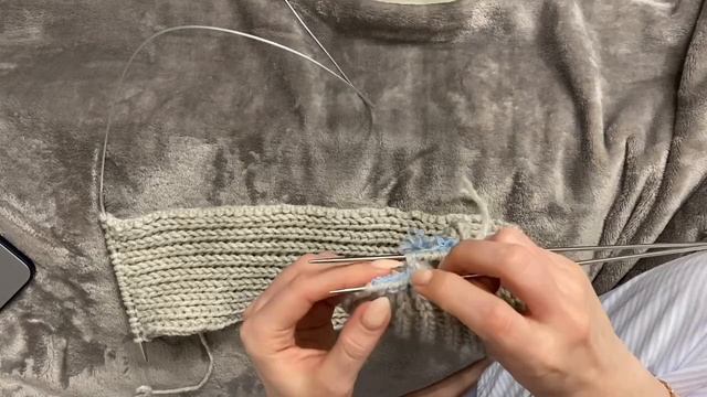 Вязовлог: перебрасываю петли на спицы с бросовой нити. AnnKnit
