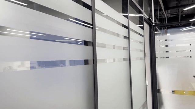 Каркасные перегородки с калёным стеклом долговечность и стиль в одном решении