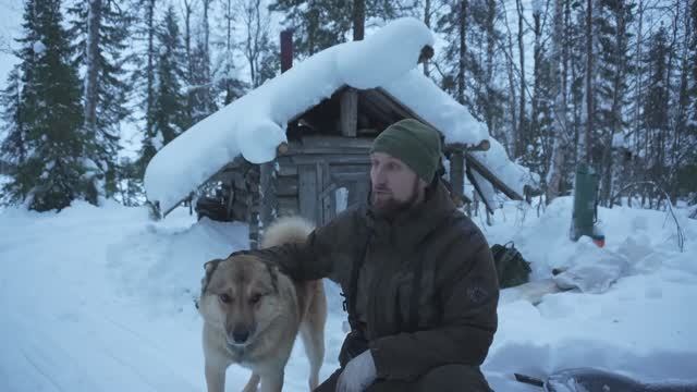 ТАЕЖНЫЙ. УЕХАЛ ЖИТЬ В СТАРУЮ  ИЗБУШКУ. ОГРОМНЫЕ ОКУНИ ГНУТ КРЮЧКИ. РЫБАЛКА.архив популярное