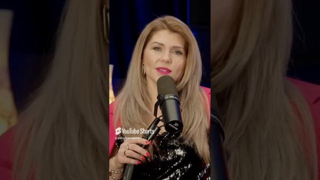 Любить себя нужно в первую очередь, тогда вся вселенная будет к тебе благосклонна #стихи#любовьксебе