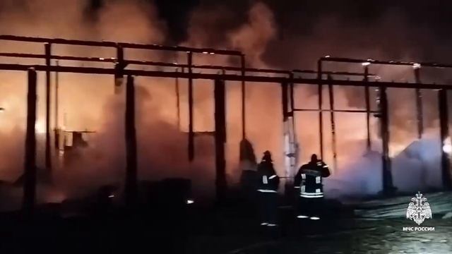 🔥В Серпухове горит животноводческая ферма на 1200 квадратах🔥