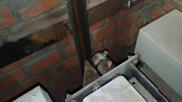 Неудачная попытка посадить малый грузовой лифт с канатами на ловители