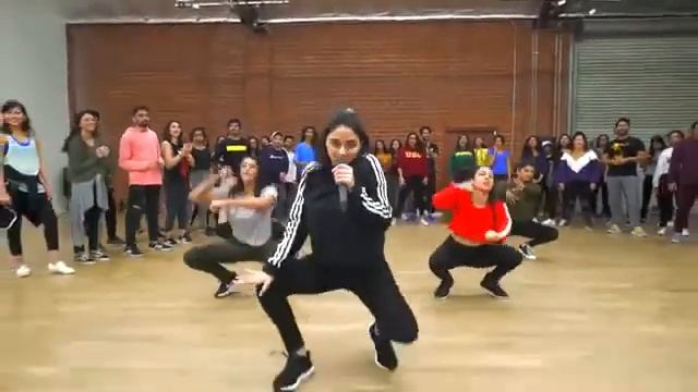 Husn Parcham- Zero  Shivani Bhagwan | Chaya Kumar| Raja Kumari | Shah Rukh Khan Bfunk