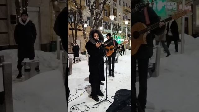 Я помню белые обои,
Черная посуда 🖤