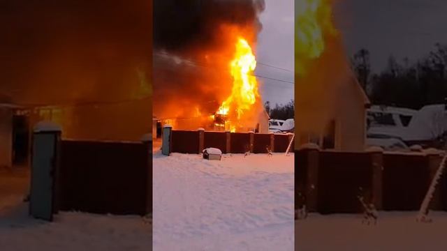На Байкале сгорел гостевой дом