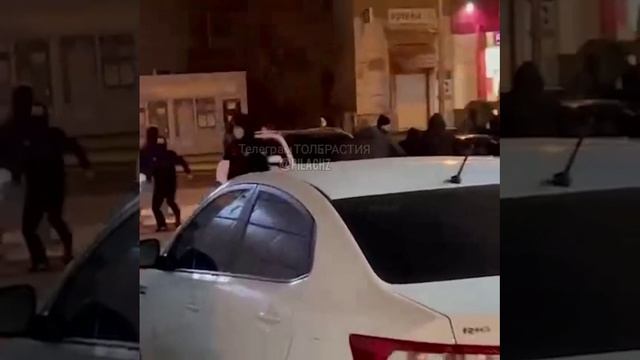 В Волгограде абу-бандиты что-то не поделили между собой и устроили перестрелку в городе !!!