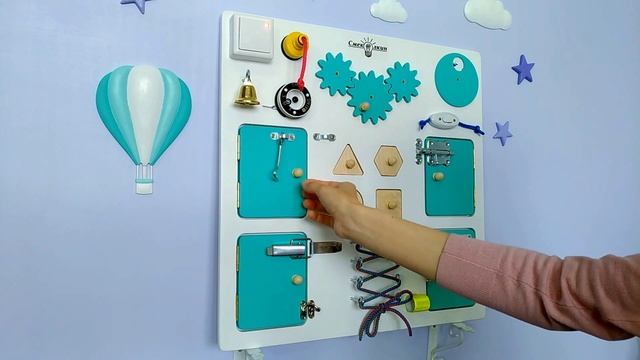 Видеообзор бизиборда Компакт с дверками