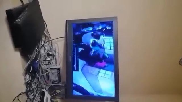 Офицер Росгвардии пытался заставить официантку съесть деньги