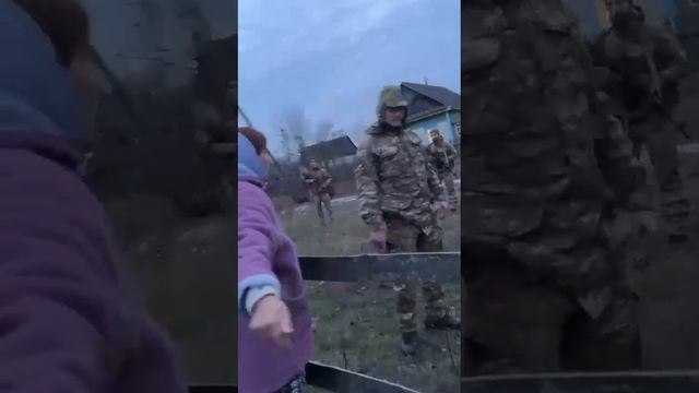 главные друзья украинцев - люди в военной форме,