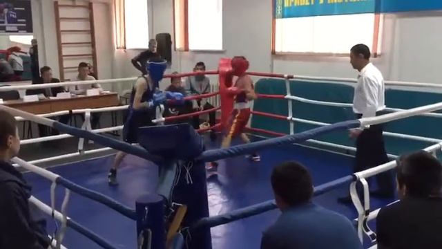 Жамбулов Тамерлан  (Синий угол) (2 раунд)