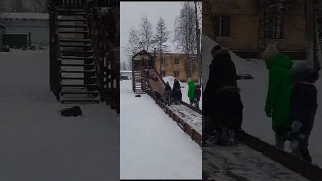 Зимняя деревянная горка CustWood Winter W8 с крышей и выкатом (лестница сбоку, скат 8 м)