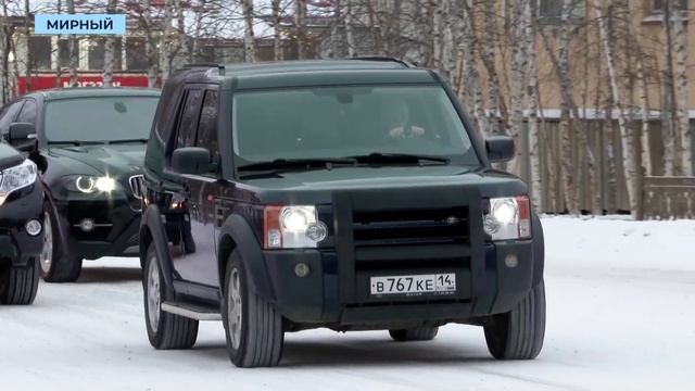 «Движение по полосам» и «Стоянка запрещена»: в Мирном на нескольких участках дорог добавили знаки