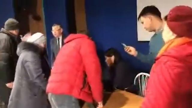 Видео со слушаний против отмены прямых выборов  в Курумканском районе