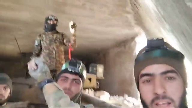 Протурецкие террористы снимают видео на фоне захваченного танка сирийской армии !!!