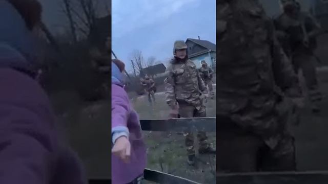В Ровенской обл. ТЦКшники оцепили село и размахивая пистолетом перед мирными жителями угрожают им