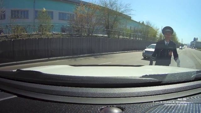 Депутат Народного Хурала Сергей Мезенин продемонстрировал видео инцидента с сотрудником ДПС