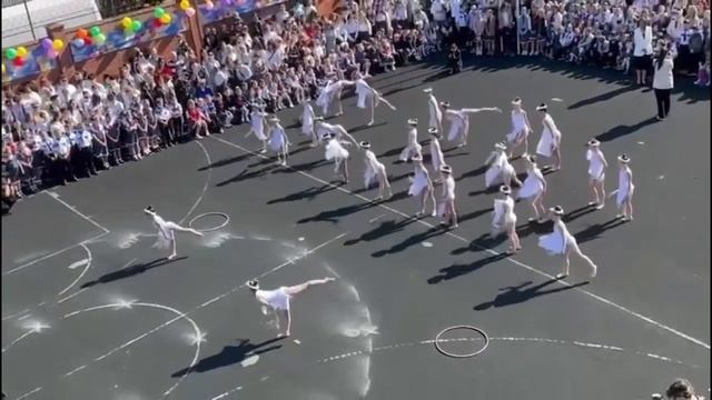 Последний звонок 25.05.24. Выступление гимнасток начальной школы гимназии 92.