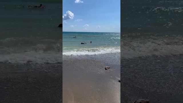 Пляж в Лермонтово. Красота и чистота. Море без тины. Хороший отель Nice рекомендую. Жили в #9/2 и 16