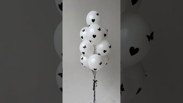 Фонтан из шаров "Черно-белая любовь", с бабочками