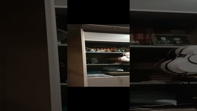 Робот моет библиотеку