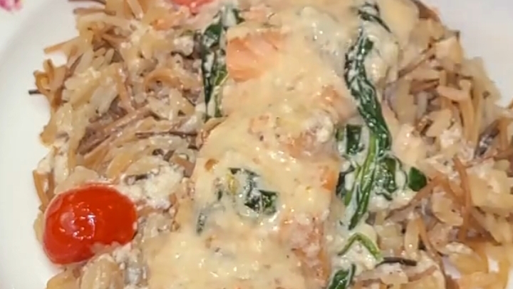 Форель в сливочном соусе...🍅🧀😋    Рецепт в описании ✍️