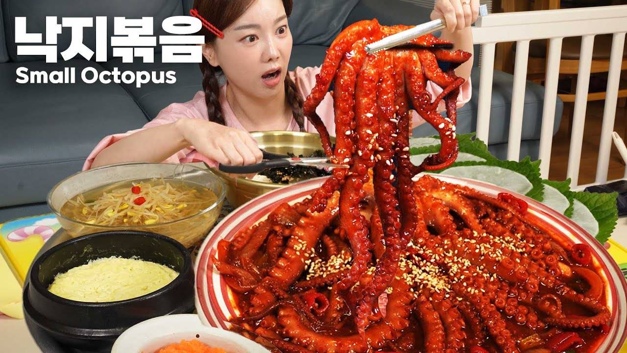 Маленький осьминог с морепродуктами\Мукбанг