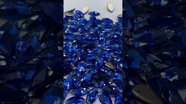 Стразы пришивные (камни) челнок, лодочка Navette 9*18mm Capri Blue  12 шт.