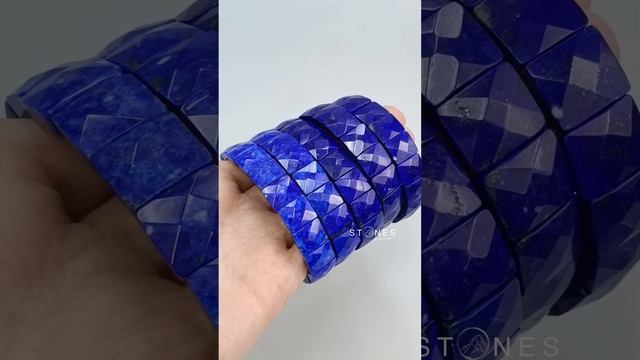 Браслет с гранями Лазурит 10,5*12,5мм. Бусин в нити - 19шт. Цена - 1030 ₽ На сайте : stones-shop.ru