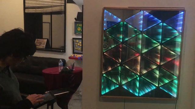 Isometric infinity mirror test