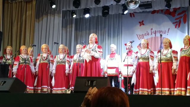 Вдоль улицы