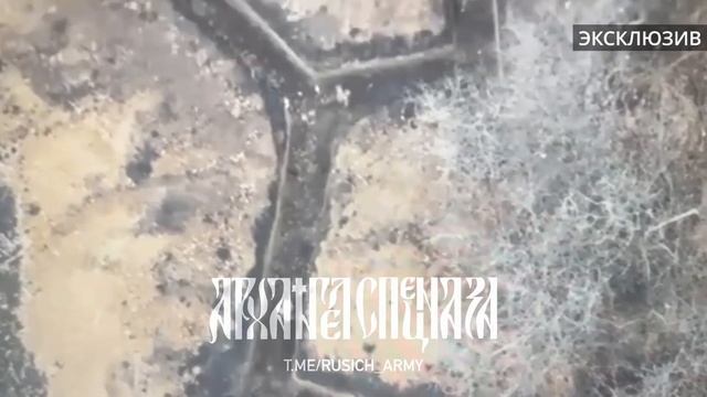 🪖 Напряжение и натиск.   Вот так наши командиры следят за ходом боя и координируют действия бойц...