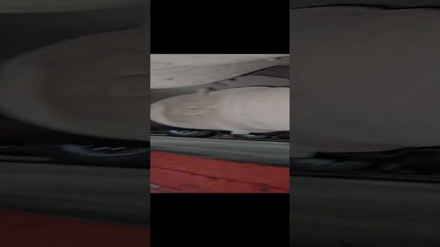 Подготовка к демонтажа стартера КамАЗ 54901. Съёмка снизу автомобиля