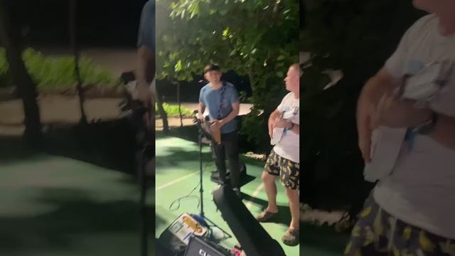 Цой-Звезда по имени солнце в Тайланде, спел для тайцев, жаль звук плохо записался(