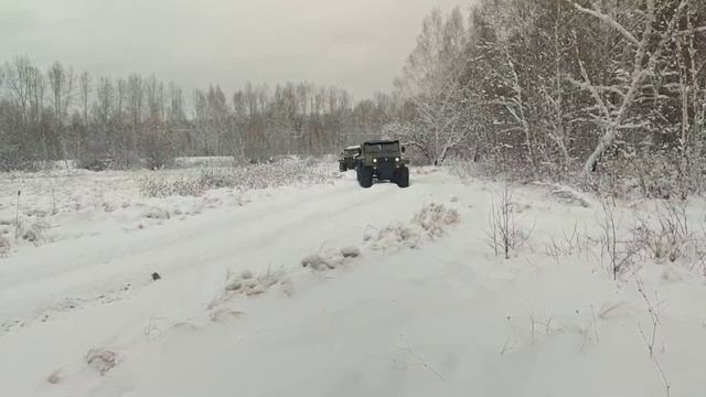 на вездеходах в зимней тайге