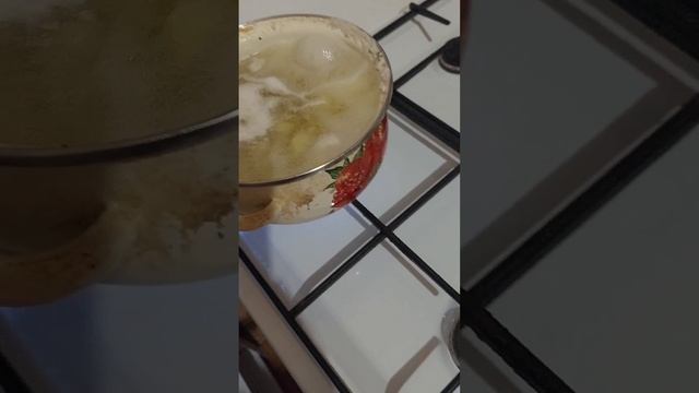 готовлю куриные супчик #поваренокплатон #першинплатон #готовимдома