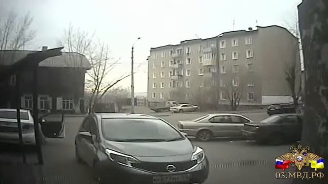 В Улан-Удэ мужчина напал на женщину и обокрал