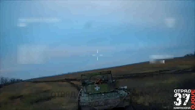 Оптоволоконные FPV-дроны ВС РФ сжигают танк Т-72М1 Всу в районе н.п Ямполовка 💥🔥